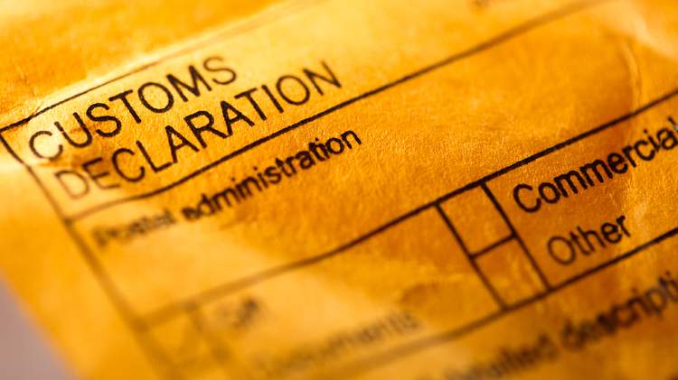 Qatar customs from UAE